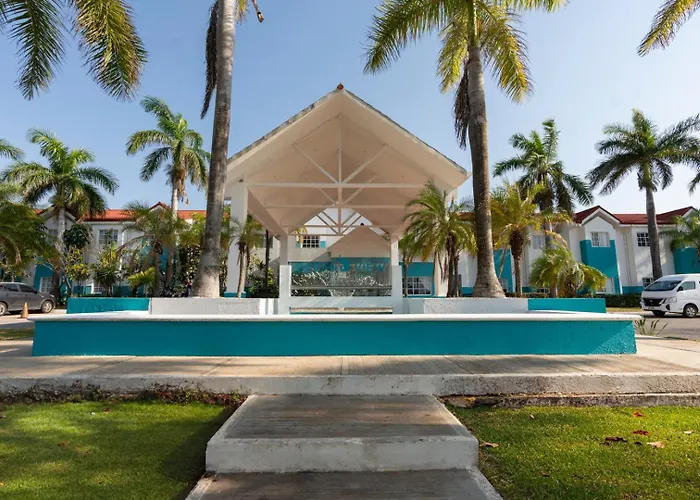 Hotel with pool: Hotel Ocean View