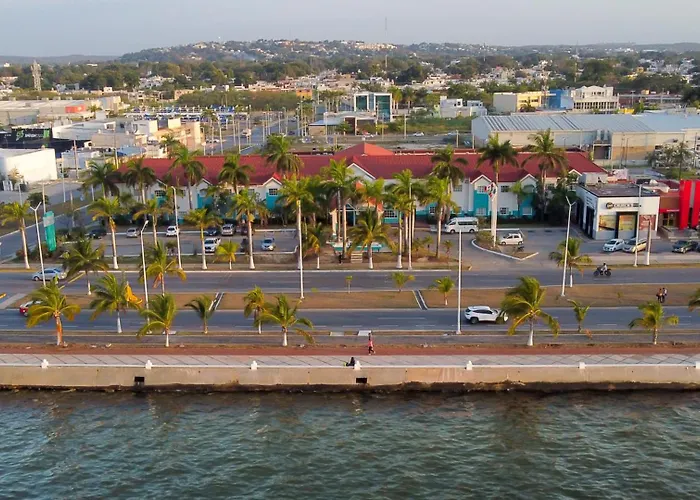 Hotel with pool: Hotel Ocean View
