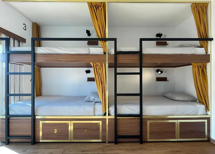 33 Hostel - Youth Hostel 18 To 35 Only