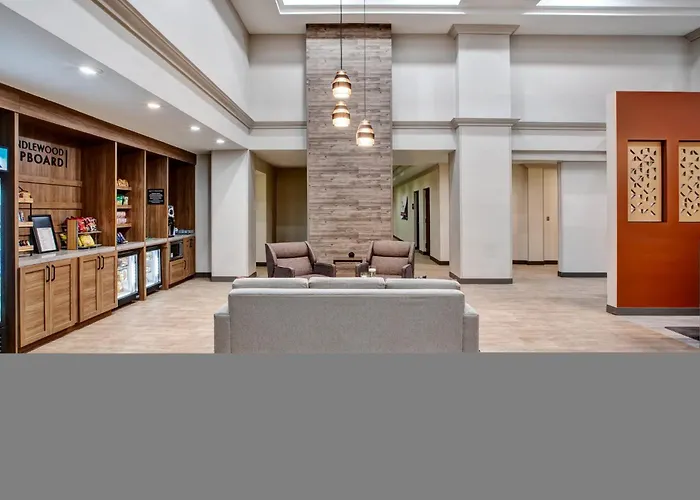 Hotel with pool: Candlewood Suites - Cincinnati Northeast - Mason By Ihg