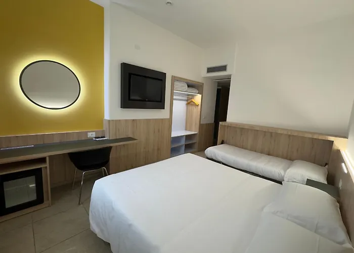 Hotel con tennis: Hotel Holidays