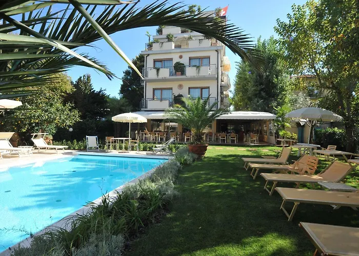 Hotel Con Piscina Bacco