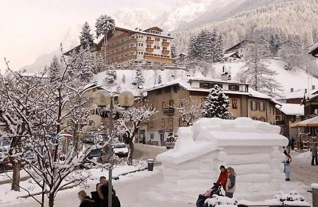 Hotel Con Piscina Catinaccio Rosengarten