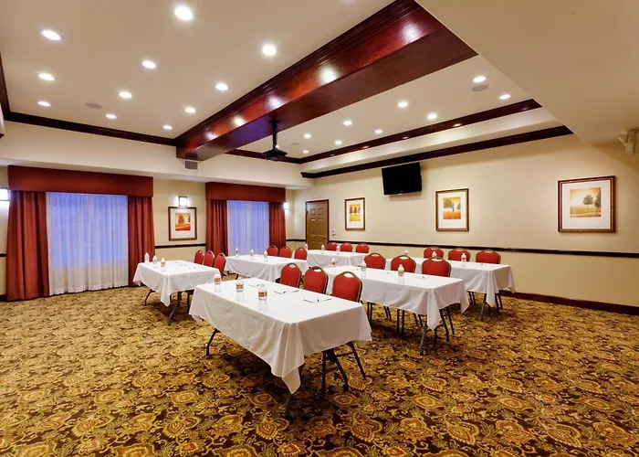 Hotel with pool: Country Inn & Suites By Radisson, College Station, Tx