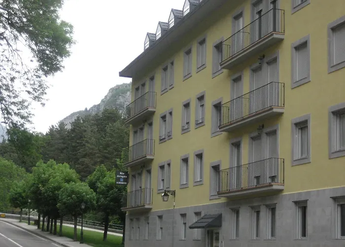 Albergue Turístico Rio Aragon