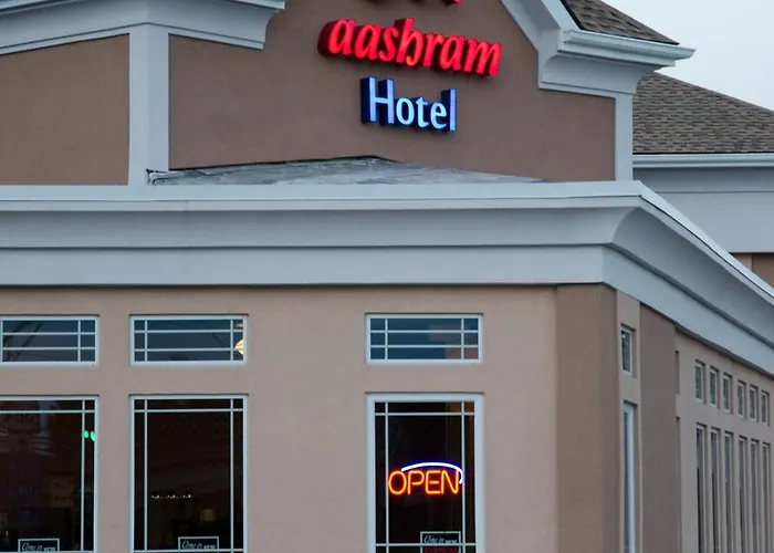3 star hotel: Aashram Hotel By Niagara River