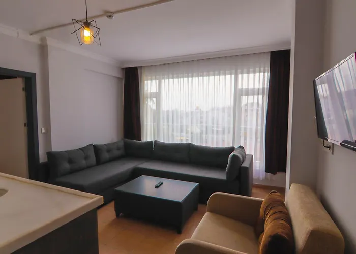 New Garden Luna Side Apart Hotel
