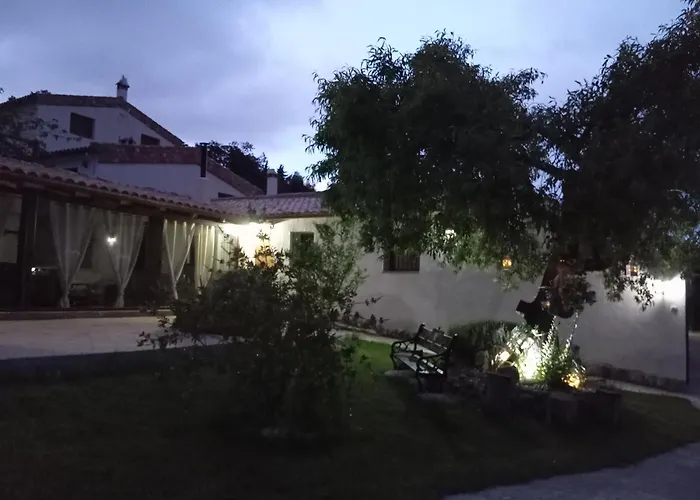 Chalet: ENTRESIERRAS Apartamentos rurales con chimenea, barbacoa y espacio para eventos