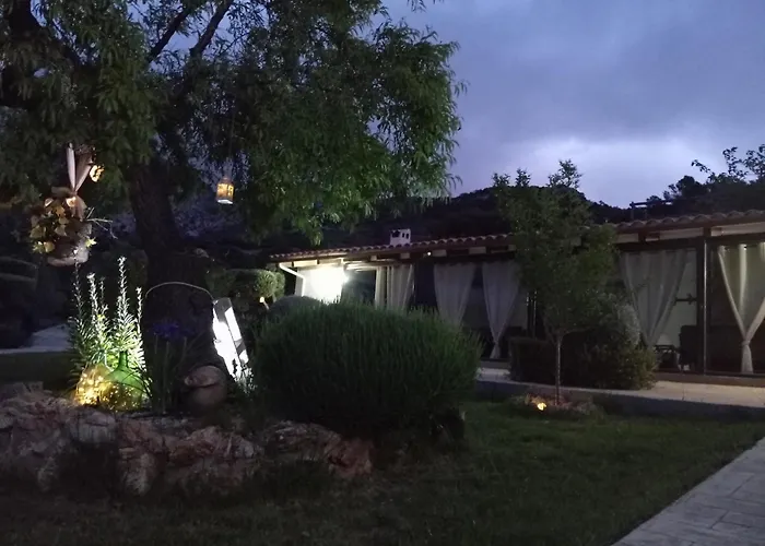 Chalet: ENTRESIERRAS Apartamentos rurales con chimenea, barbacoa y espacio para eventos