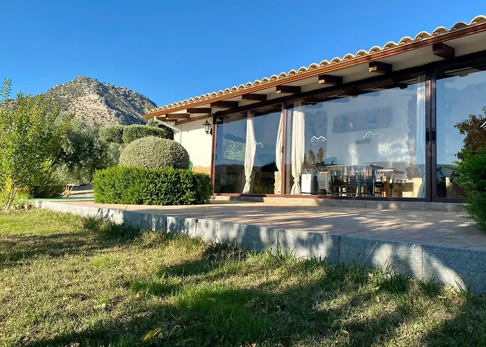 Chalet: ENTRESIERRAS Apartamentos rurales con chimenea, barbacoa y espacio para eventos