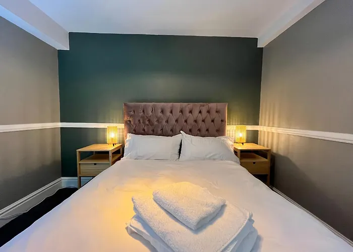 Hotels with a view Mossley Hill Retreat
