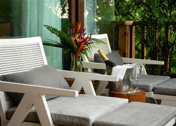 4 star hotel: Maremegmeg Beach Club