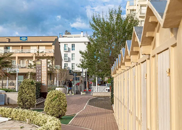 Hotel Ping Pong: Hotel Avana Fronte Mare