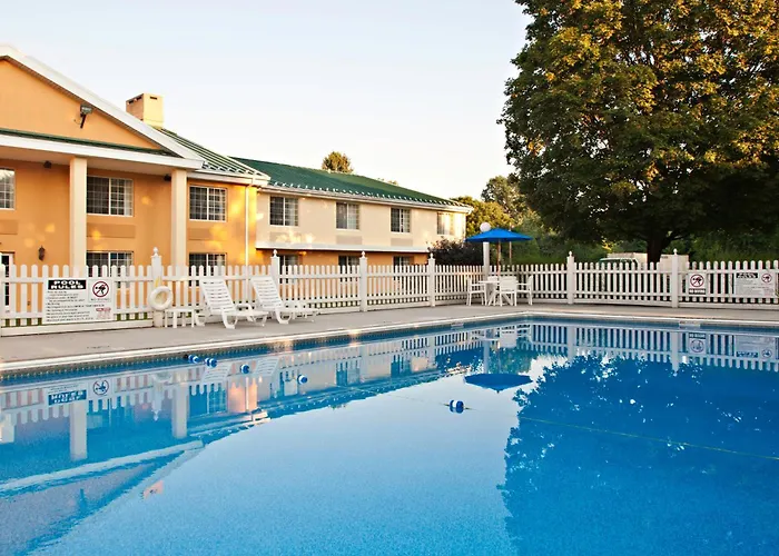 3 star hotel: Baymont By Wyndham Harrisburg