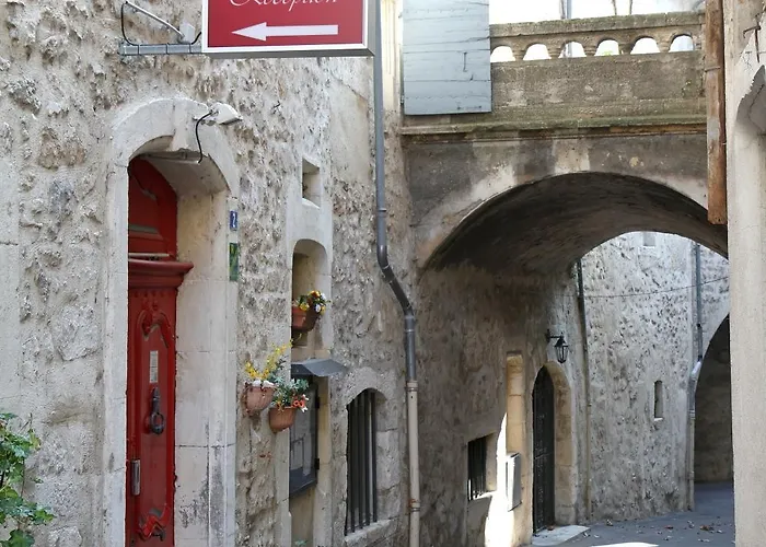 Hôtel pour familles: Logis Hotel Le Prieure