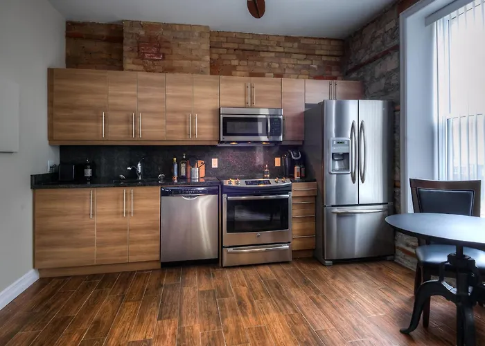 Hotel: Western Hotel & Executive Suites