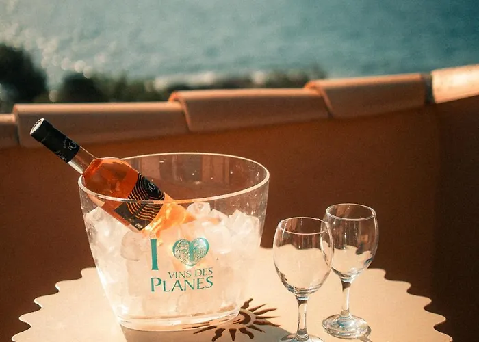 Hôtel pour familles: Hôtel Les Calanques