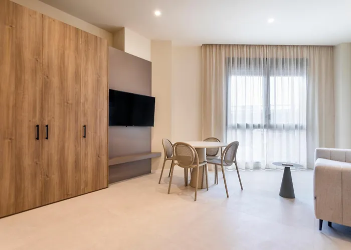 North Station Pen-Suites