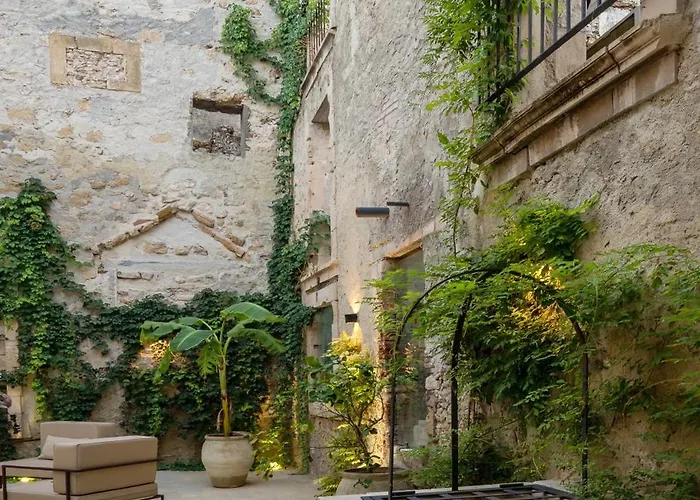 Isabella di Castiglia Apartments