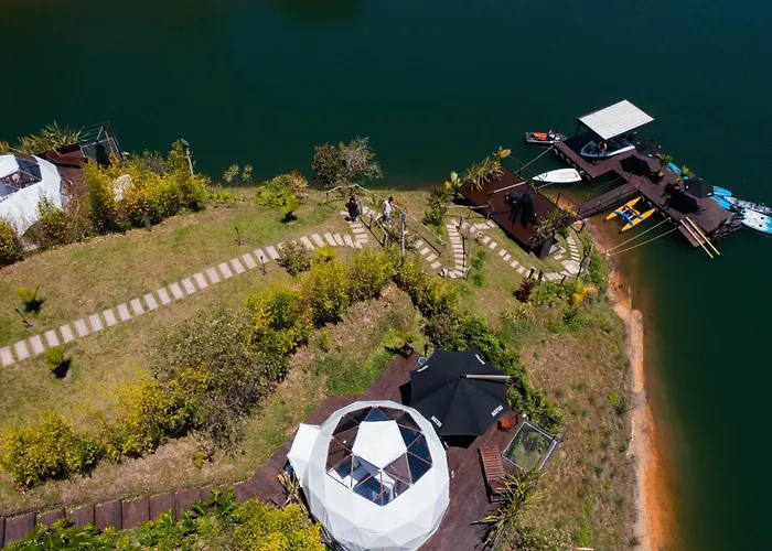 Hotel with view: Domus Glamping Guatape