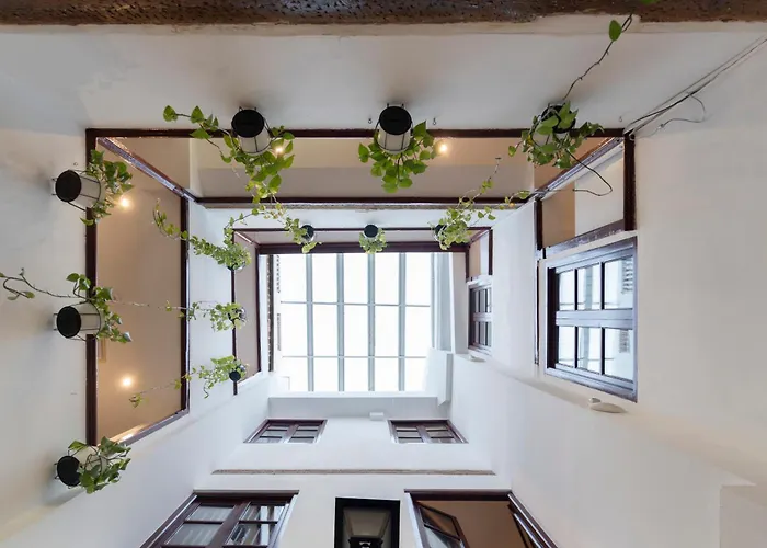 Hotel: Home Youth Hostel By Feetup Hostels
