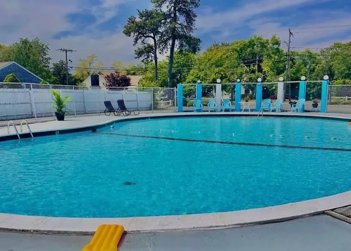 Motel: Cape Shore Inn