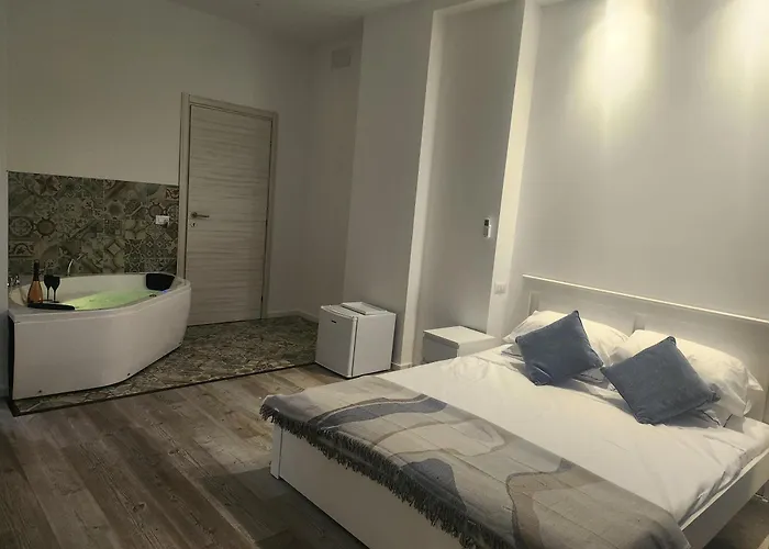 Hotel Jacuzzi: Orange Boutique Rooms