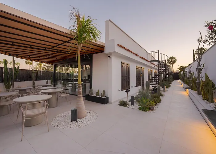 5 star hotel: Fahana Men Only (Adults Only)