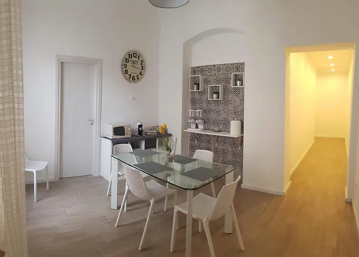 Hotel sulla spiaggia: Dietro il massimo