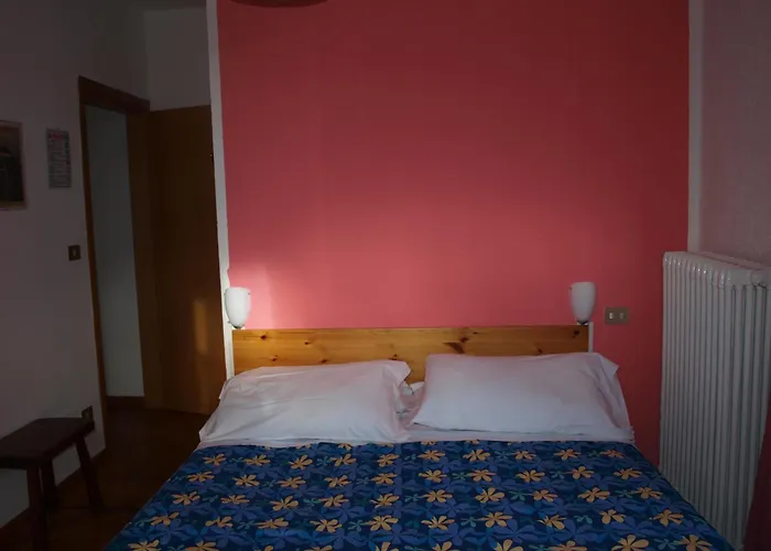 Della Luna QUESTO NON E' UN ALBERGO E' QUELLO CHE CERCAVI