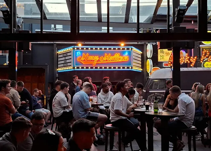 Hotel with view: Mary Mullen'S Rooms Eyre Square.