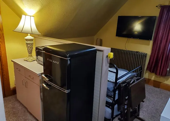 B&B only: Historic Victorian Inn