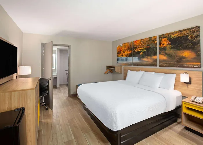 Сity center hotels Days Inn By Wyndham Helen