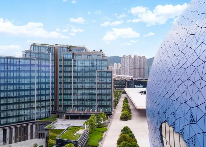 Hotel with pool: Dorsett Kai Tak