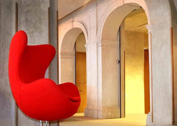 Central hotel: Browns Downtown Hotel