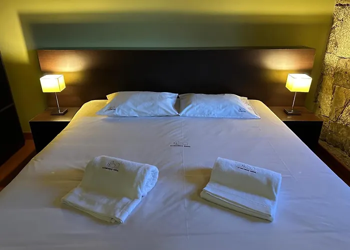 Casa Entre-Palheiros E Casa Do Canastro