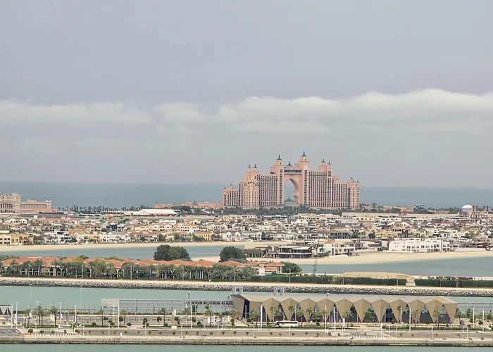 Beach hotel: 1 World Beach Property, Jbr, Award Winning Hostel, Coliving, Near Metro