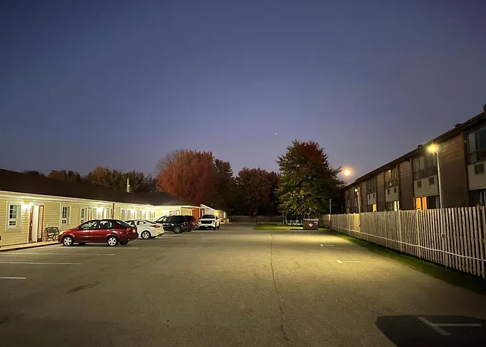 Motel: Lakeshore Suites