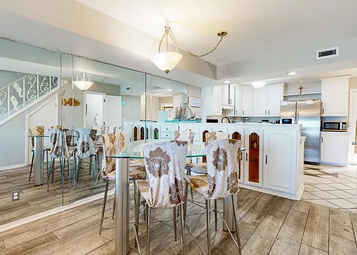 Pool Villa: White Sands Bay Front Pensacola Condo