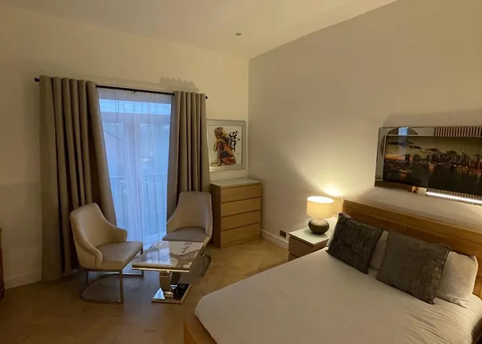 Guest house: Hendham House - Near Etihad Stadium, Coop Live Arena, Ao Arena, Piccadilly Train Station & Manchester City Centre