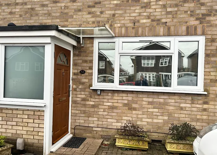 Cheap hotel: Beaconsfield House, Modern, Recently Refurbished, Self Check-In, Near Luton Airport