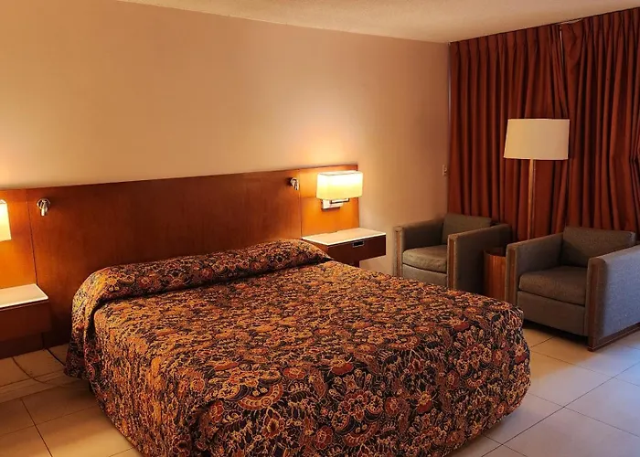 Cheap hotel: Royal Century Hotel At Lax