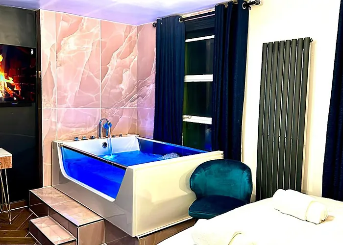 Hotel with view: G Eighty Four