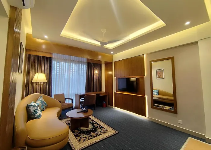 Airport Hotel: Royal Pearl Suites