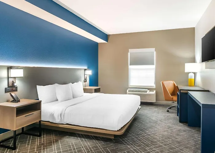 Cheap hotel: Comfort Inn & Suites Chesterfield - St Louis