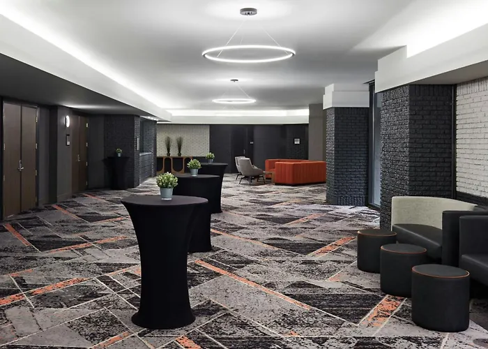 Hotel with Tennis: Delta Hotels By Marriott Quebec