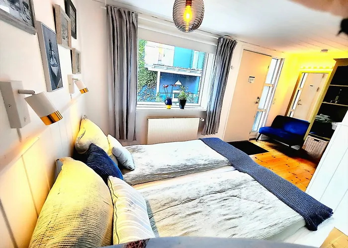 Guesthouse 'Blue House' In Vintage Villa&Garden