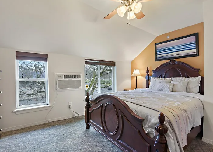 Vacation rental: Maple Leaf Manor Suites