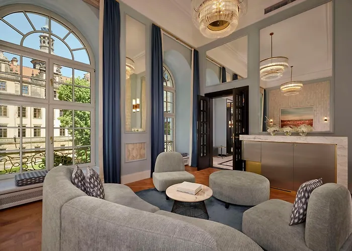 Luxury hotel only: Hotel Taschenbergpalais Kempinski