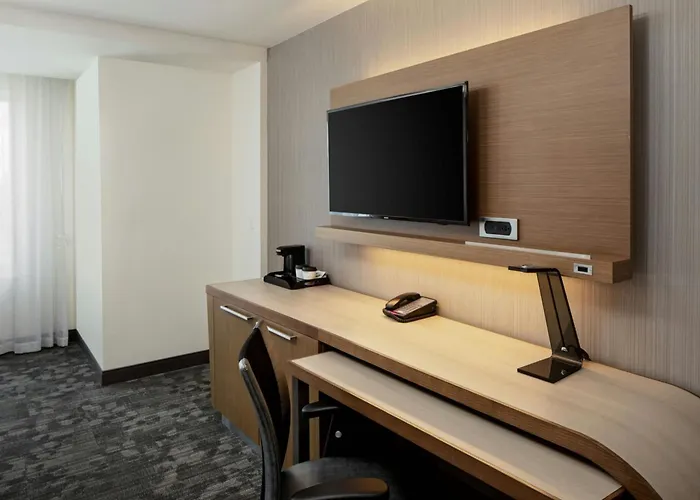 Courtyard By Marriott Detroit Farmington